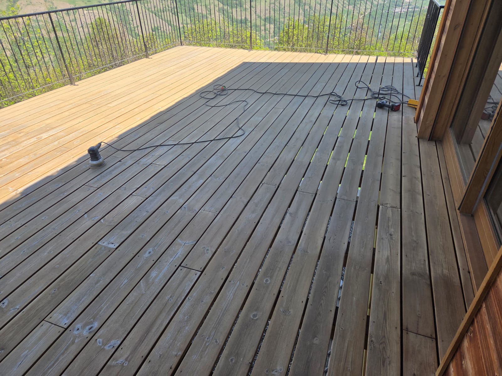 Pose de revêtement sur terrasse extérieure